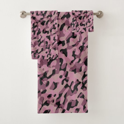 Mauve pink and Charcoal Camo abstract Badhandtuch Set (Insitu)