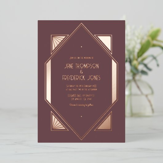 Mauve Plum & Rose Gold Gatsby Art Deco Wedding Folieneinladung (Stehend vorne)