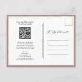 Mauve QR Code in einem modernen Skript Hochzeit Einladungspostkarte (Rückseite)