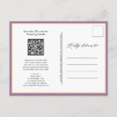 Mauve QR Code in einem modernen Skript Hochzeit Einladungspostkarte (Rückseite)