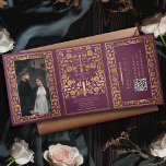 Mauve Royal Medieval Sword Wedding QR Code Dreifach Gefaltete Einladung<br><div class="desc">Mit dieser mittelalterlichen Fantasie dreifacher Einladung verkünden Sie Ihre Hochzeit im Stil! Dieses einladende Hotel besticht durch ein majestätisches Goldschwert und die Blumen, mit einem besonderen Foto des Ehepaares vor mauvem Hintergrund - der perfekte Mix aus Romantik und Abenteuer. HINWEIS: Dieses Design enthält KEINE reale Folie. Das Platzhalterbild wurde von...</div>