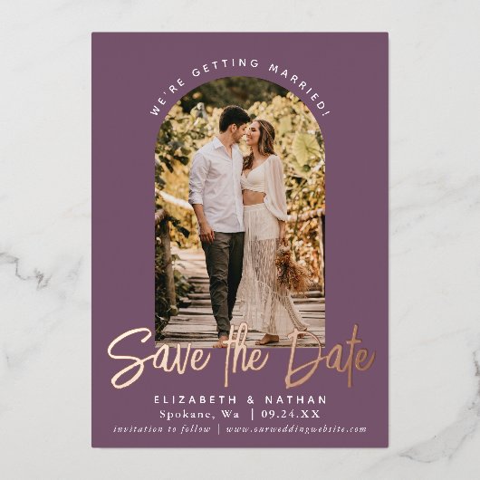 Mauve Save the Date Stilvolles Script-Foto Folieneinladung (Vorderseite)
