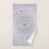 Mauve Silver Floral Mandala Badhandtuch Set (Handtuch)