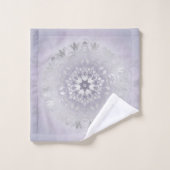 Mauve Silver Floral Mandala Badhandtuch Set (Waschlappen)