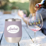 Mauve Stylized Wedding Trauzeuge Name<br><div class="desc">Gönnen Sie Ihrem Hochzeitsreisenden einen Trauzeuge mit diesem personalisierten Edelstahl-Edelstahlwascher,  der in einem weißen,  ovalen Design in einem stilisierten Drehbuch seinen Namen trägt. Hintergrundfarbe und Skript ist lila. Ideal auch für eine Junggeselle! Personalisieren Sie Ihren Weinwäscher,  indem Sie den Namen mit dem gewünschten Namen bearbeiten und ersetzen.</div>