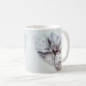 Mauve Transparent Haze Blume | Ihr Name Monogram Kaffeetasse (VorderseiteRechts)