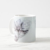 Mauve Transparent Haze Blume | Ihr Name Monogram Kaffeetasse (Vorderseite Links)