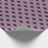 Mauve und Black Antique Lilie Paris Pattern Geschenkpapier (Ecke)