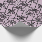 Mauve und Black Vintag Damask Muster Geschenkpapier (Ecke)