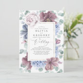 Mauve und Dusty Blue Flowers Elegante Wedding Einladung (Stehend Vorderseite)