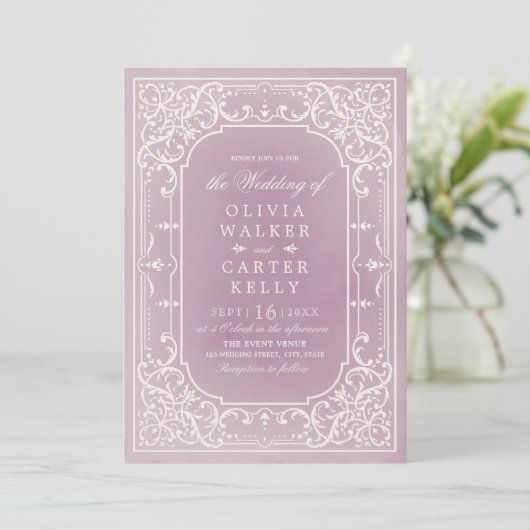 Mauve verzierte romantische Hochzeit Einladung (Stehend Vorderseite)