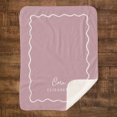 Mauve Wavy Border Mit Monogramm Sherpadecke