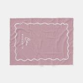 Mauve Wavy Border Monogrammed Fleecedecke (Vorderseite (Horizontal))
