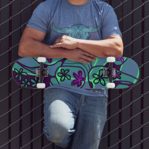Maximalistische Blumen-Neuro-Kunst - Türkis Lila S Skateboard