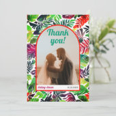 Maximalistische farbenfrohe Tropenfeierlichkeiten Dankeskarte (Stehend Vorderseite)