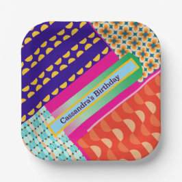 Maximalistische Wiederholung von Mustern zum Gebur Pappteller