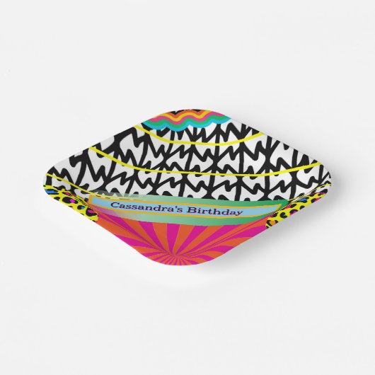 Maximalistische Wiederholung von Mustern zum Gebur Pappteller (Gewinkelt)