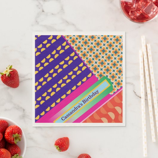 Maximalistische Wiederholung von Mustern zum Gebur Serviette (Beispiel)