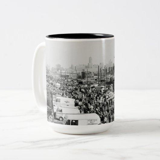 Maxwell Street Chicago Circa 1950er Jahre Flea Mar Zweifarbige Tasse (Vorderseite Links)
