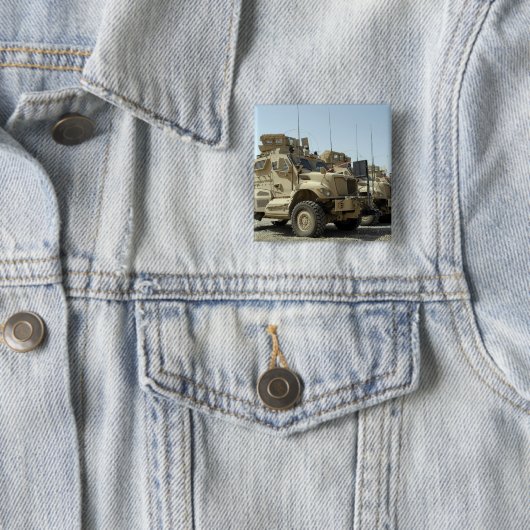 MaxxPro Mine Resistentes Ambusschutzfahrzeug Button (Beispiel)