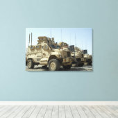 MaxxPro Mine Resistentes Ambusschutzfahrzeug Leinwanddruck (Insitu (Holzboden))