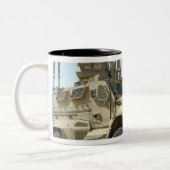 MaxxPro Mine Resistentes Ambusschutzfahrzeug Zweifarbige Tasse (Links)