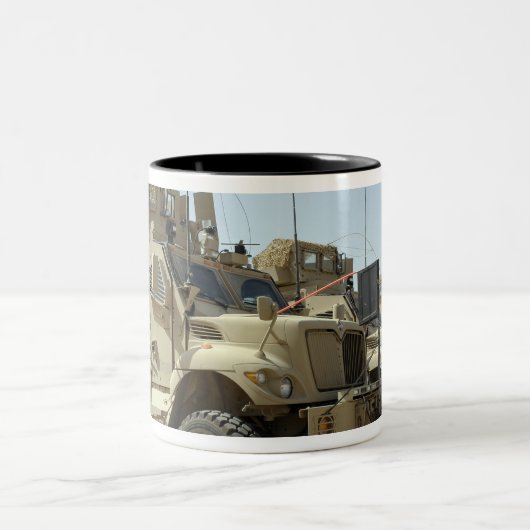 MaxxPro Mine Resistentes Ambusschutzfahrzeug Zweifarbige Tasse (Mittel)