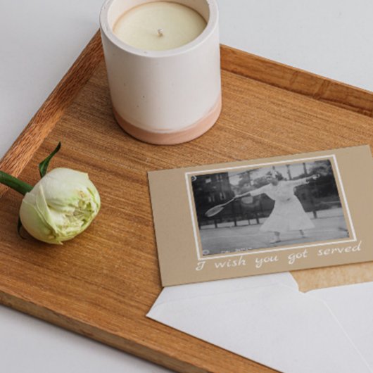 May Sutton spielt Tennis Karte