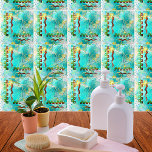 Mayan Turquoise & Golden Misty Sky Fliese<br><div class="desc">Dieses luftige und leuchtende Design feiert die Kultur der Yucatan Halbinsel. Es zeigt eine Maya-Krieger-Skulptur, die den Horizont betrachtet. Das exquisite türkisfarbene und goldene Baseboard erinnert an die indigene mexikanische Karibik. Ethnische mexikanische Kunst in ihrer besten Form. Das gesamte Design ist mit einem schlichten Schleier mit zarten goldenen und blauen...</div>