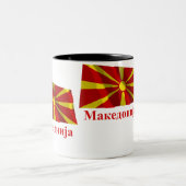 Mazedonien, das Flagge mit Namen auf Macedonian Zweifarbige Tasse (Mittel)