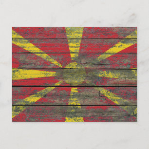 Mazedonische Flagge auf rauhen Holzbrettern Effekt Postkarte