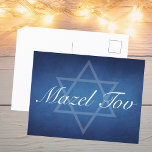 Mazel Tov Blue Star von David Custom Bar Mitzvah Postkarte<br><div class="desc">Schöne dunkelblaue Farbtöne schaffen eine Textur wie Wasser auf dieser offiziellen Mazel Tov Postkarte für eine Bar Mitzvah oder andere jüdische Veranstaltung. Elegantes,  weißes minimalistisches Drehbuch mit dem subtilen Star von David.</div>