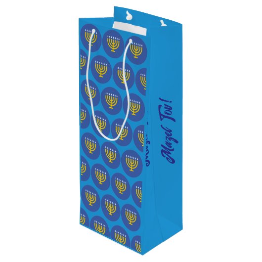 "Mazel Tov!" Monorah Pattern Geschenktasche Geschenktüte Für Weinflaschen (Rückseite Schrägansicht)