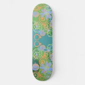 Mazipoodles Blumenblasen Multi Green Orange Blue Skateboard (Vorderseite)