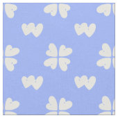 Mazipoodles Weißes Herz auf blau Stoff (Nahaufnahme)