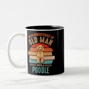 mb nie einen alten Mann mit einem Poodle unterschä Zweifarbige Tasse