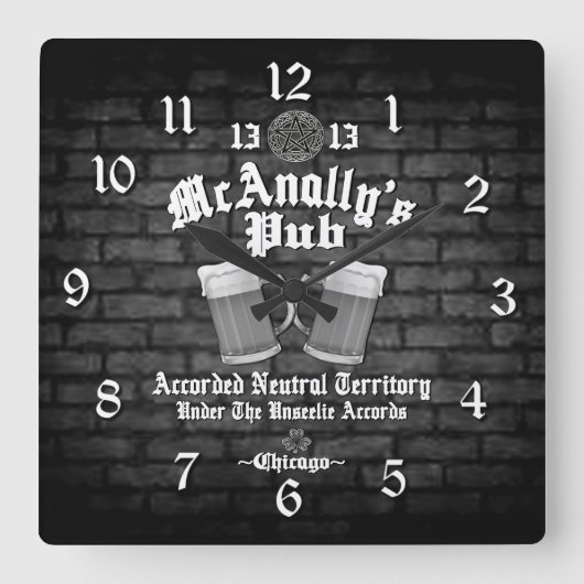 McAnally's Pub White Logo 2 Quadratische Wanduhr (Vorderseite)