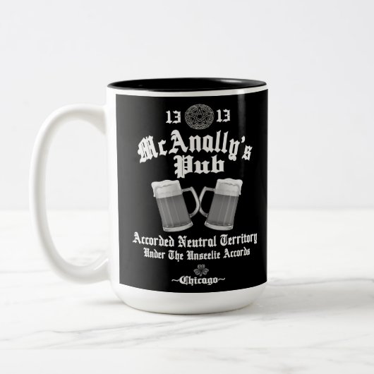 McAnally's Pub White Logo Zweifarbige Tasse (Links)