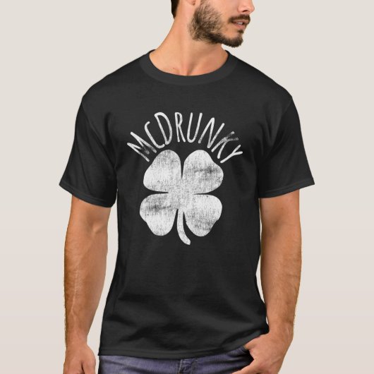 McDrunky Irish Clover St Patrick's Day Funny Drink T-Shirt (Vorderseite)