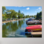 McHenry, Illinois River Walkway am Fox River Poster (Vorne)