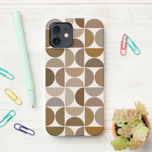 MCM Semicles Browns+Cream Big Pattern iPhone Hülle (Auf dem Schreibtisch)
