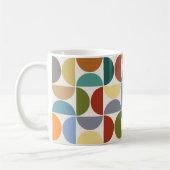 MCM simuliert Musterfarbe auf Creme Kaffeetasse (Links)