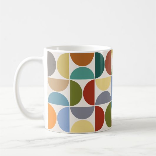 MCM simuliert Musterfarbe auf Creme Kaffeetasse (Links)