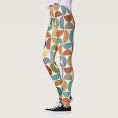 MCM simuliert Musterfarbe auf Creme Leggings (Links)