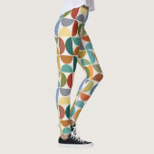MCM simuliert Musterfarbe auf Creme Leggings (Rechts)