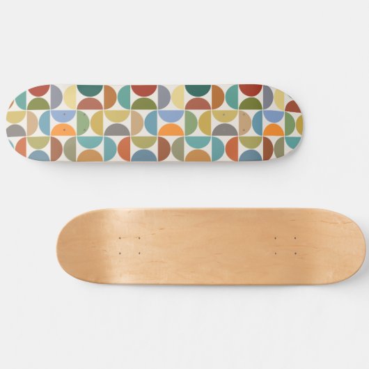 MCM simuliert Musterfarbe auf Creme Skateboard (Horizontal)