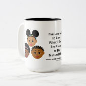 MDillon entwirft "mich sind stolz, natürlich zu Zweifarbige Tasse (Vorderseite Links)