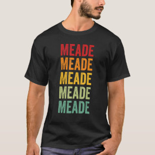 Meade Landkreis Kansas Rainbow Text Design T-Shirt
