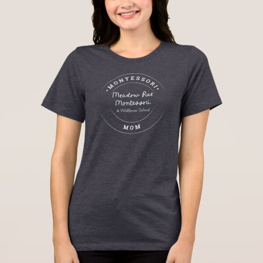 Meadow Rue Montessori Mom Tri-Blend Shirt (Vorderseite)