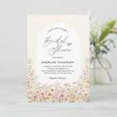 Meadow Wildblumen Arch Heart Script Brautparty Einladung (Stehend Vorderseite)